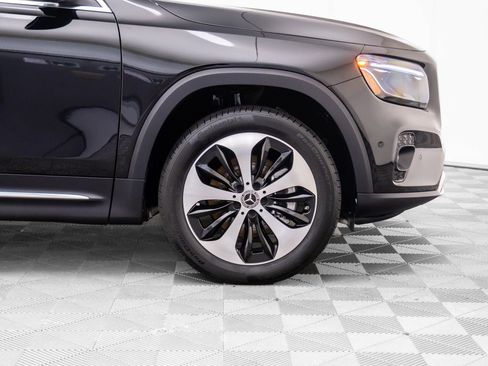 Used 2024 Mercedes-Benz GLB 250 4MATIC w/ Exclusive Package image 35