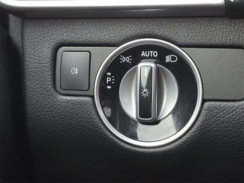 Used 2018 Mercedes-Benz GLE 550e 4MATIC image 25