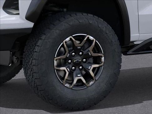 New 2026 Chevrolet Colorado ZR2 w/ Technology Package AWD/4WD image 9