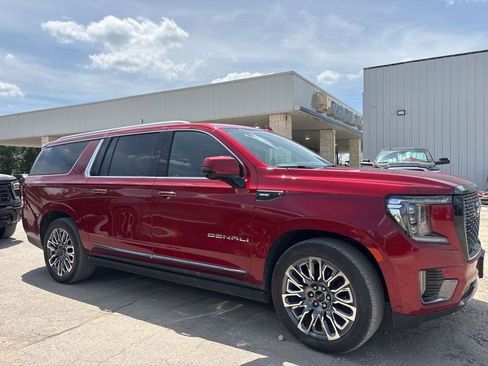 Used 2023 GMC Yukon XL Denali Ultimate w/ LPO, Floor Liner Package image 2