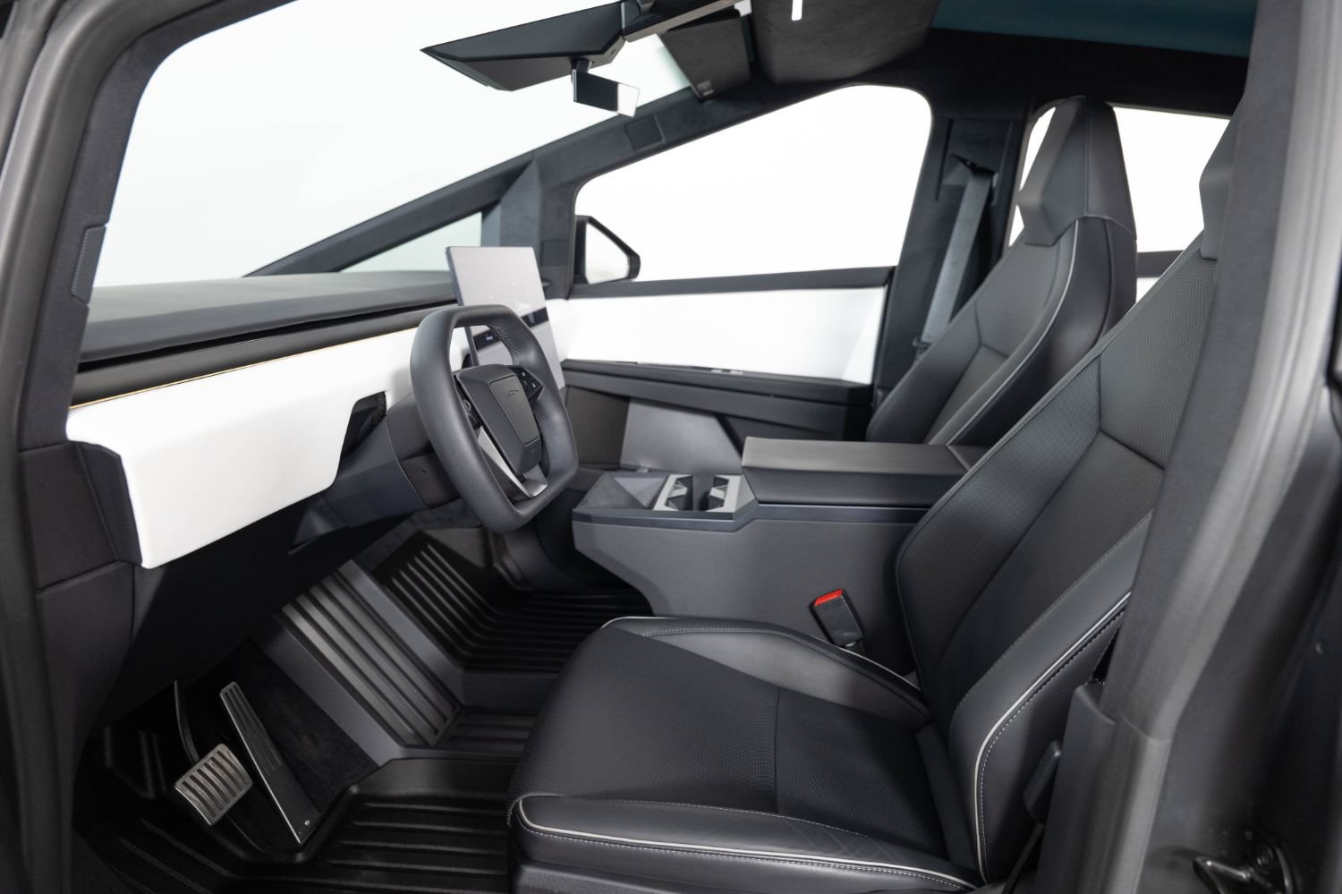 Used 2024 Tesla Cybertruck AWD Crew Cab image 15