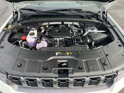 New 2026 Jeep Grand Cherokee Altitude image 40