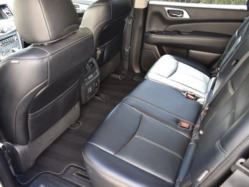 Used 2018 Nissan Pathfinder SL w/ SL Premium Package FWD image 9