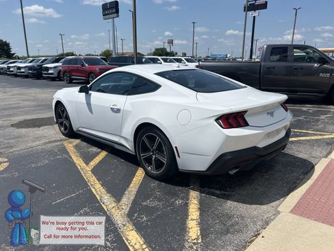 Used 2024 Ford Mustang Coupe RWD image 3