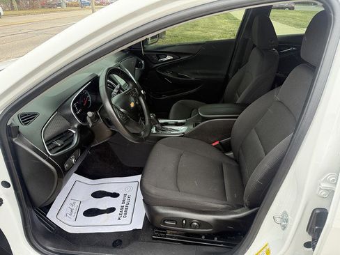 Used 2016 Chevrolet Malibu LT image 9