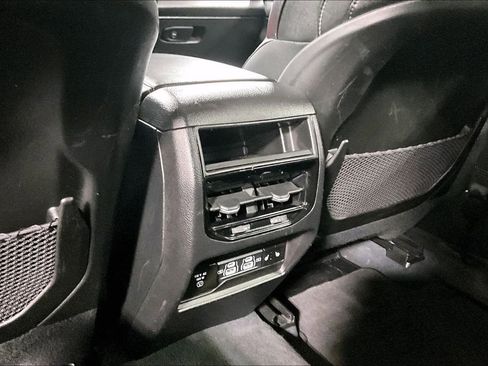 Used 2023 Jeep Grand Cherokee Limited w/ Black Appearance Package image 31