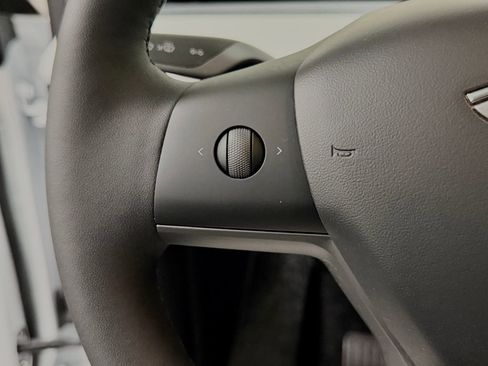 Used 2021 Tesla Model Y 2WD image 26