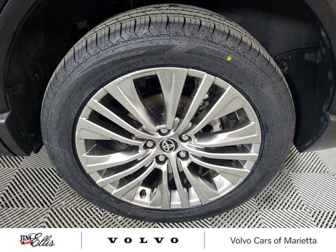 Used 2021 Toyota Venza XLE image 13