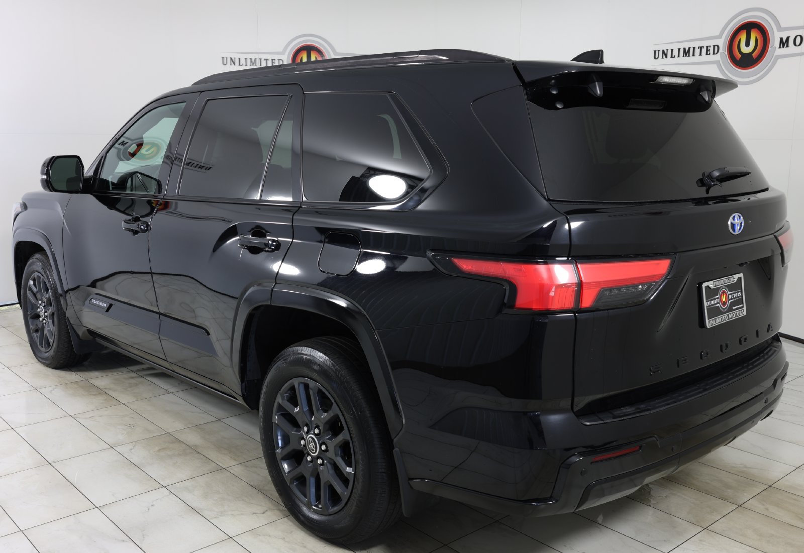 Used 2023 Toyota Sequoia Platinum AWD/4WD image 4