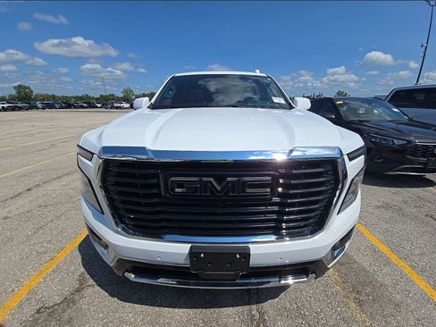 Used 2025 GMC Yukon Elevation w/ LPO, Elevation Black Package AWD/4WD image 7
