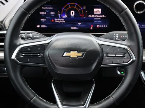 Used 2024 Chevrolet Traverse LT FWD image 16