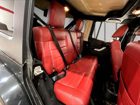 Used 2012 Jeep Wrangler Unlimited Sahara w/ Dual Top Group AWD/4WD image 24