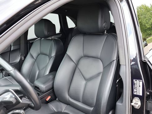 Certified 2024 Porsche Macan w/ Premium Plus Package AWD/4WD image 5