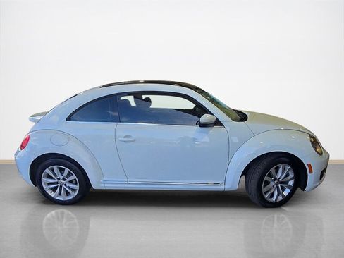 Used 2014 Volkswagen Beetle TDI image 2