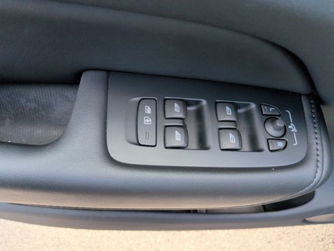 Used 2025 Volvo XC60 B5 Plus image 14