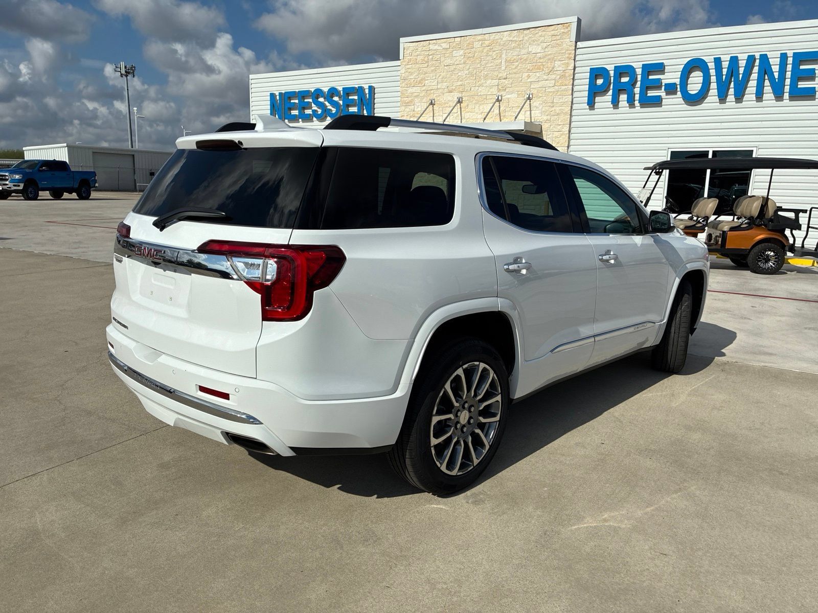 Used 2023 GMC Acadia Denali FWD image 7