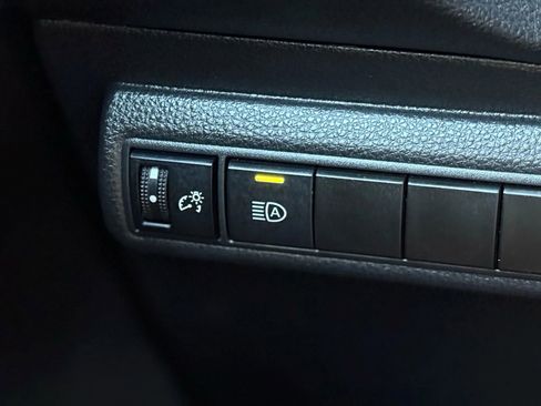 Used 2021 Toyota Corolla LE image 32