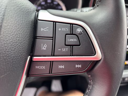 Used 2024 Toyota Highlander XLE AWD/4WD image 21