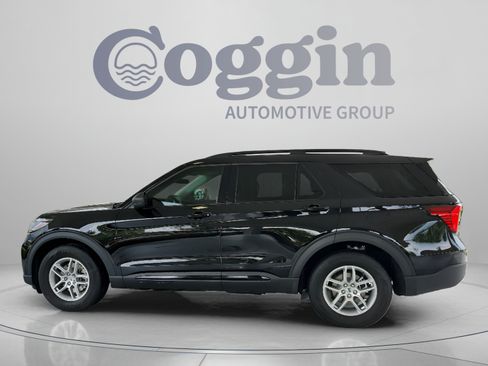 New 2026 Ford Explorer Active RWD image 2