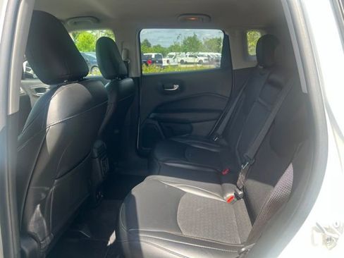 Used 2019 Jeep Compass Latitude w/ Safety & Security Group FWD image 16