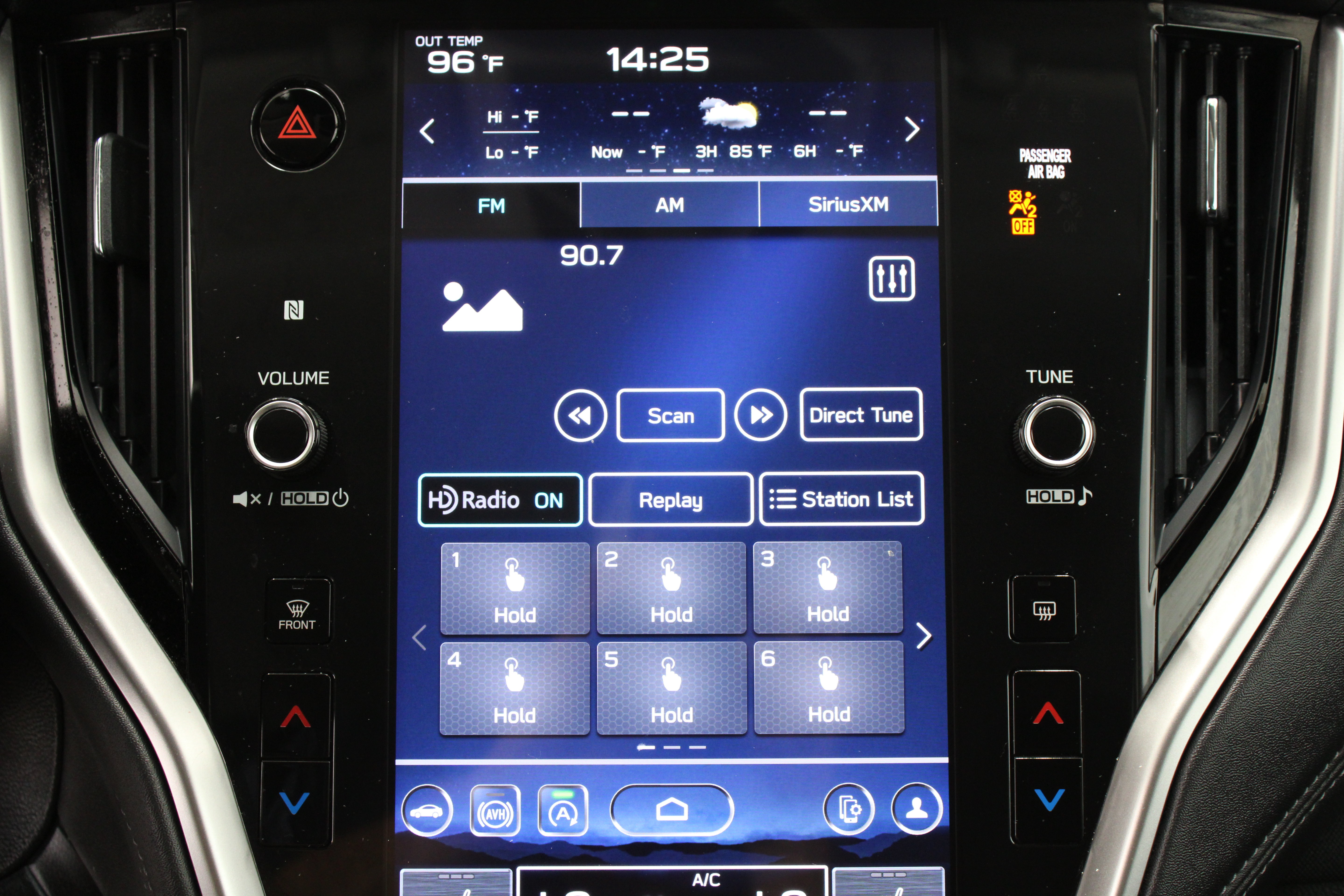 Used 2025 Subaru Outback Premium AWD/4WD image 18