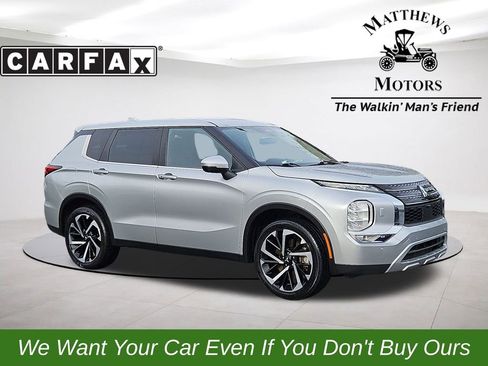 Used 2023 Mitsubishi Outlander SE image 1