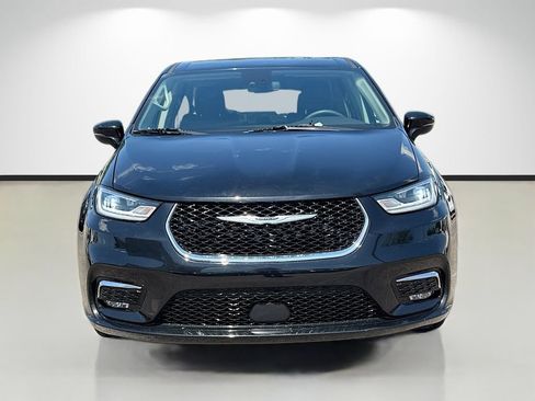 Used 2024 Chrysler Pacifica Touring-L FWD image 8