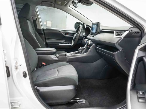Used 2020 Toyota RAV4 XLE image 16