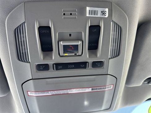 Used 2022 Toyota Highlander XLE image 18