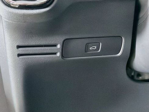 Certified 2023 Volvo XC40 B5 Plus w/ Protection Package Premier AWD/4WD image 10