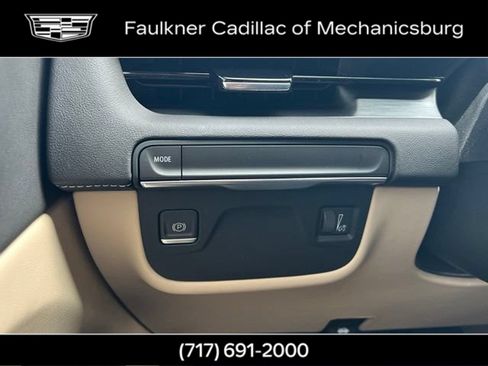Used 2023 Cadillac Escalade Premium Luxury RWD image 29