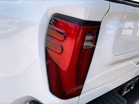 Used 2024 GMC Sierra 3500 SLT w/ SLT Premium Package AWD/4WD image 26