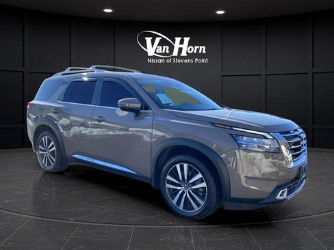 Used 2024 Nissan Pathfinder Platinum w/ Cargo Package image 39