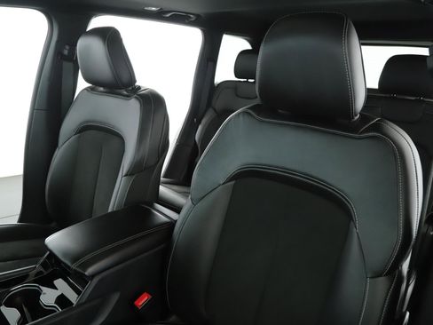 Used 2023 Jeep Grand Cherokee Altitude AWD/4WD image 4