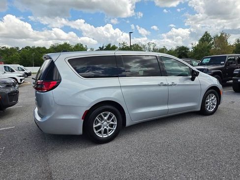 New 2026 Chrysler Pacifica Select image 13