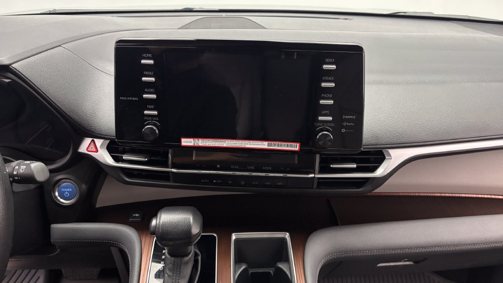 Certified 2024 Toyota Sienna LE FWD image 23