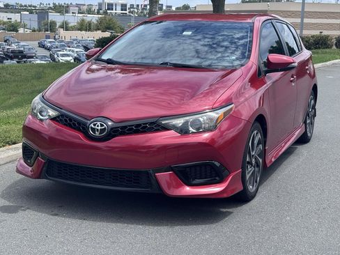 Used 2018 Toyota Corolla iM FWD image 3