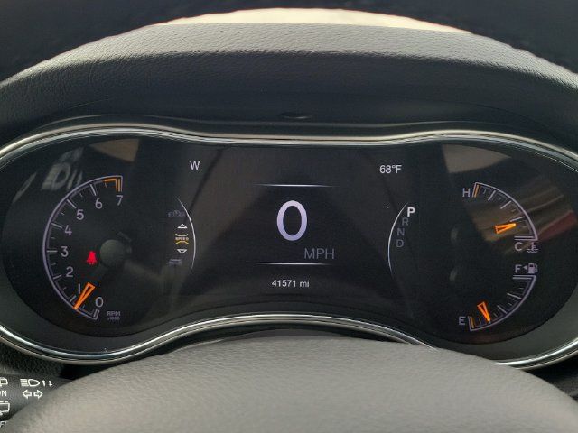 Used 2020 Jeep Grand Cherokee Laredo AWD/4WD image 22