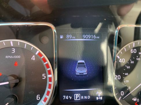 Used 2017 Nissan Titan SV AWD/4WD image 14