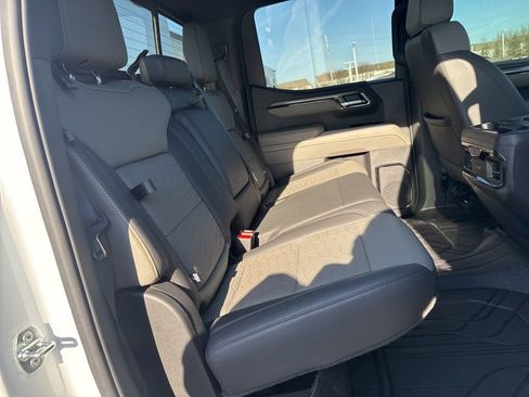 Used 2022 Chevrolet Silverado 1500 ZR2 w/ Technology Package image 34