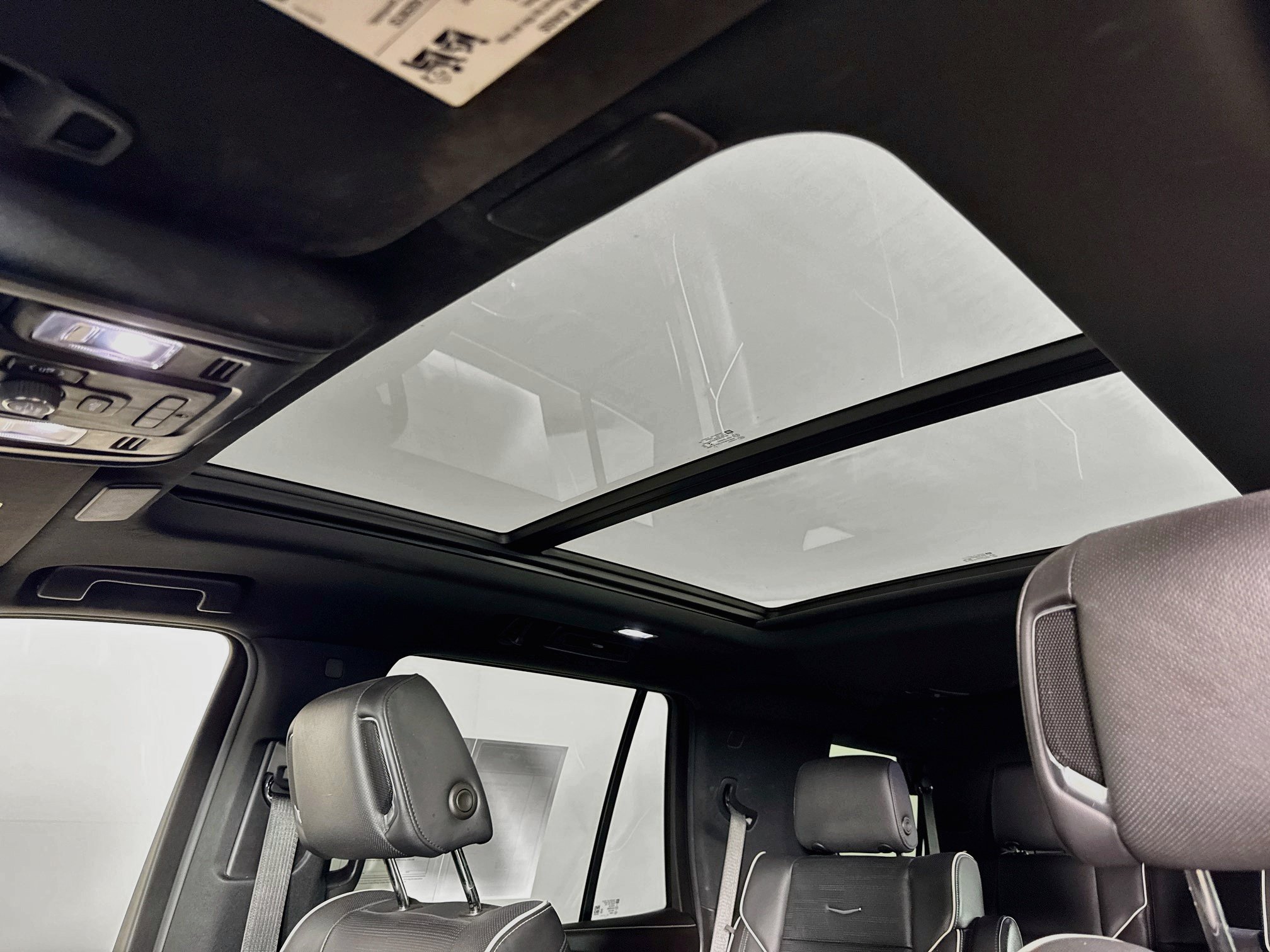 Used 2021 Cadillac Escalade Premium Luxury AWD/4WD image 19
