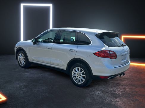 Used 2014 Porsche Cayenne w/ Comfort Lighting Package image 4