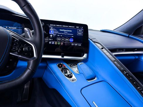 Used 2022 Chevrolet Corvette Stingray Premium Conv w/ Z51 Performance Package RWD image 8
