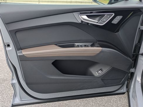 Used 2023 Audi Q4 e-tron Premium w/ Convenience Package image 18