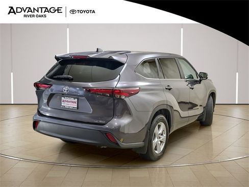 Certified 2024 Toyota Highlander LE image 7