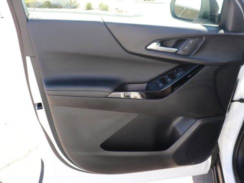 Used 2025 Chevrolet Equinox LT image 9