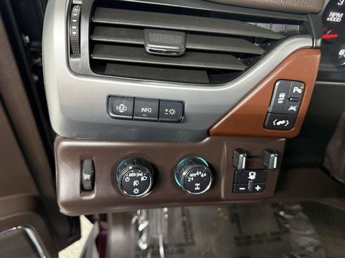 Used 2017 Chevrolet Suburban Premier image 30