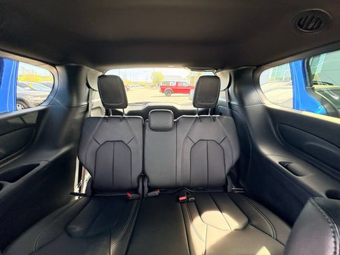 New 2026 Chrysler Pacifica Select FWD image 33