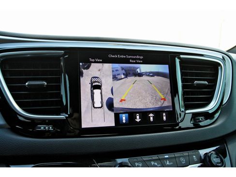 Used 2019 Chrysler Pacifica Touring Plus w/ Advanced Safetytec Group image 27