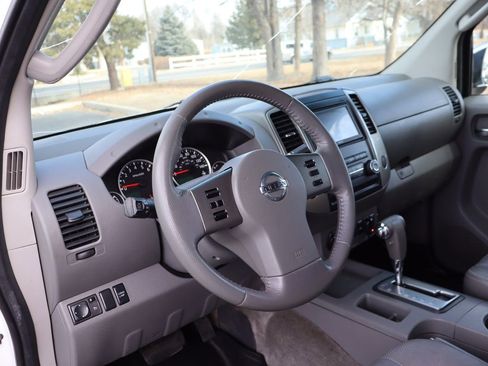 Used 2011 Nissan Frontier SL w/ Moonroof Pkg image 16